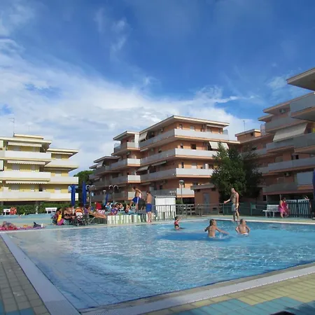 Relax And Enjoy In A Pool Paradise - Beahost Bibione